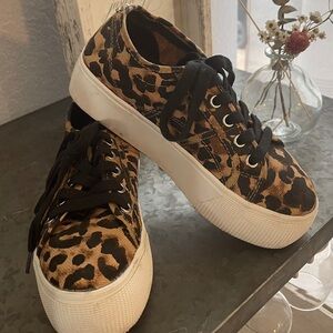 Steve Madden size 5 1/2 leopard platforms